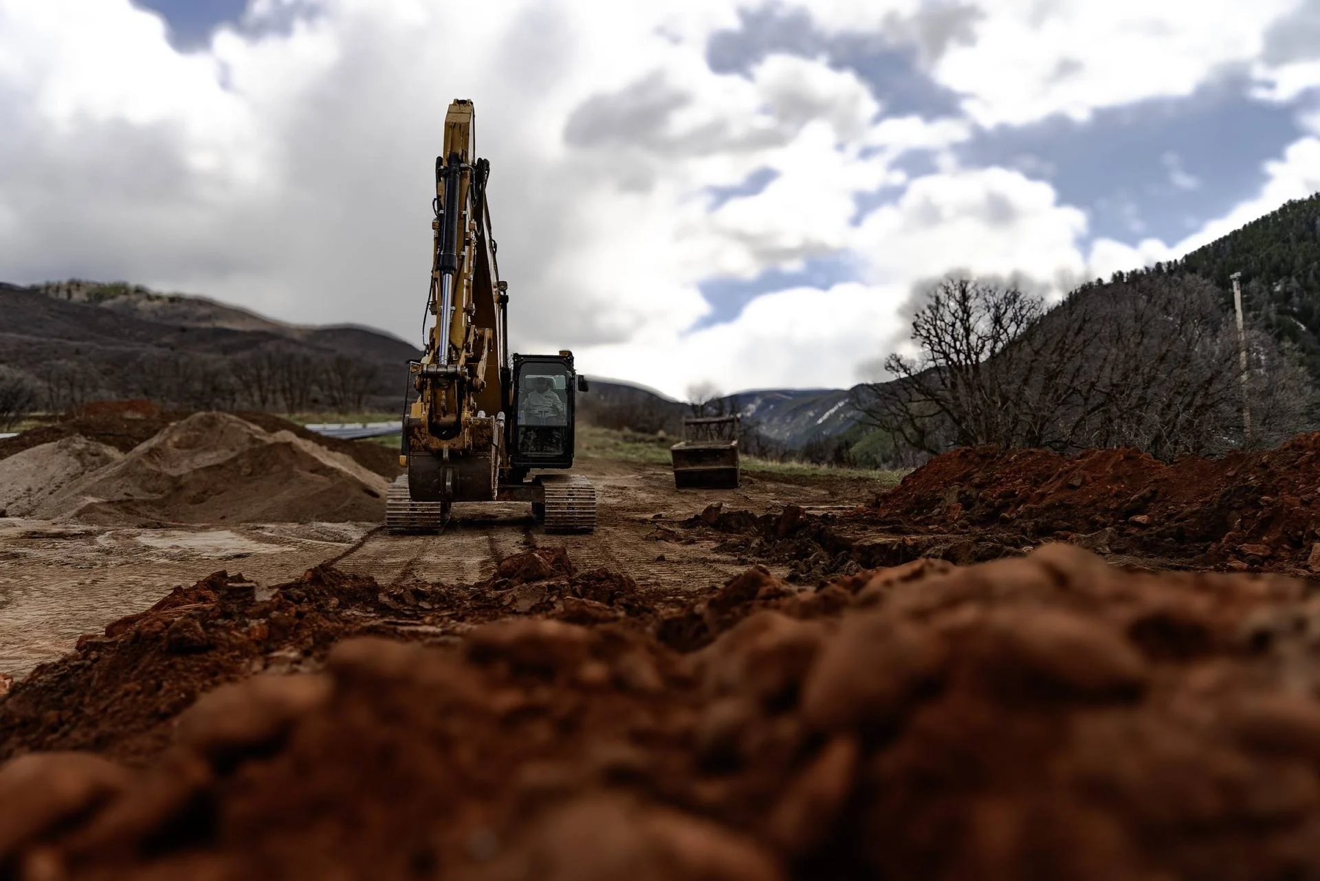 Cat excavator working a Colorado jobsite
